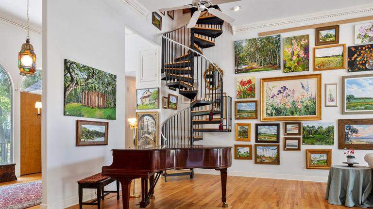 Stylish Hilton Head home is owned by a world-class artist but could be yours. Take a look