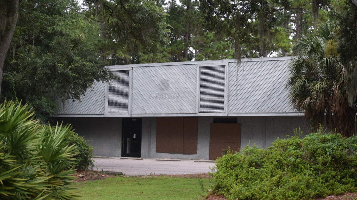 HC Gray Properties LLC wants to renovate the old Grayco building at 1014 William Hilton Parkway on Hilton Head Island and turn it into a storage unit facility.
