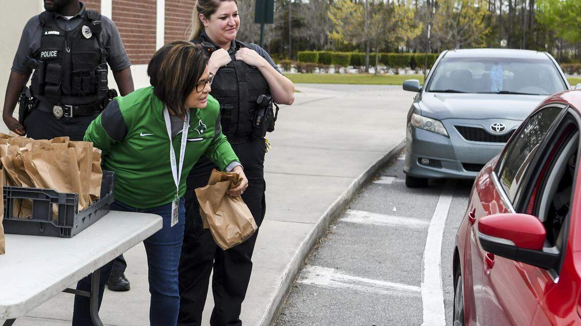 Donations, art lessons and bagpipes: Beaufort County helps students during closures