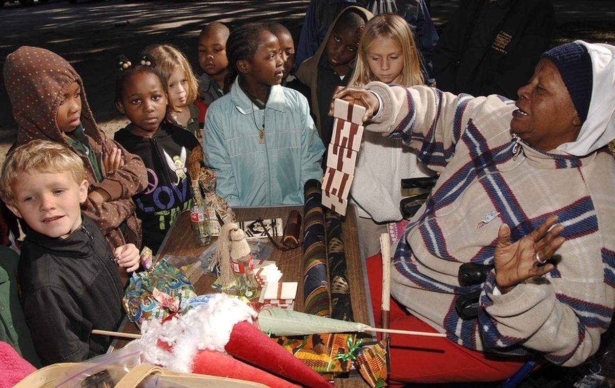 Gullah artist Vermelle "Bunny Smith" Rodrigues of Georgetown, shows students from Diane Bosco's first-grade class at St. Helena Elementary School how Gullah games were made Friday during the 28th annual Penn Heritage Days Celebration on St. Helena Island. 