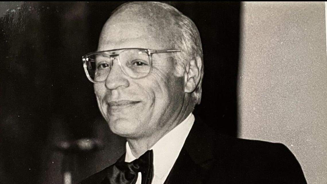 Hilton Head’s last dictator standing: ‘Don’t break the egg and scare away the goose’