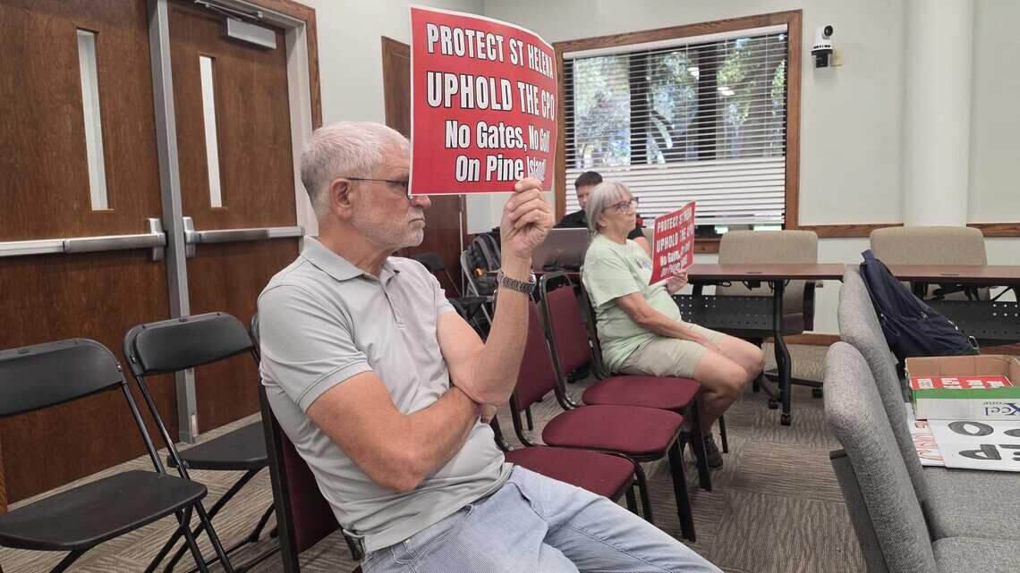 Critics cry foul when golf course developer is allowed in closed Beaufort Co. meeting