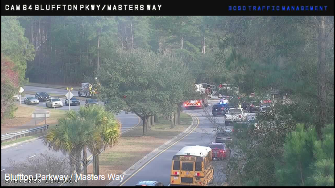 Thursday afternoon crash blocks Bluffton Parkway lanes near Pinecrest Drive, police say
