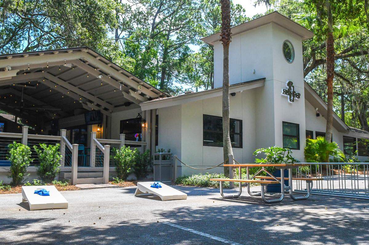 Zunzibar Hilton Head Island has opened a restaurant in a former seafood restaurant on the island that features a beach-themed sports bar with specialty cocktails and live music.