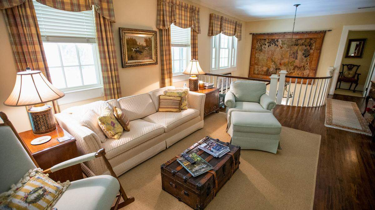 Upstairs sitting area