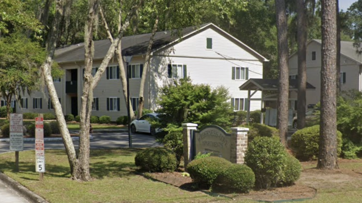 A fleet of Beaufort police cruisers responded to Wilderness Cove Apartments on Friday evening as officers detained a group of people believed to be involved in a shooting incident a few miles north.