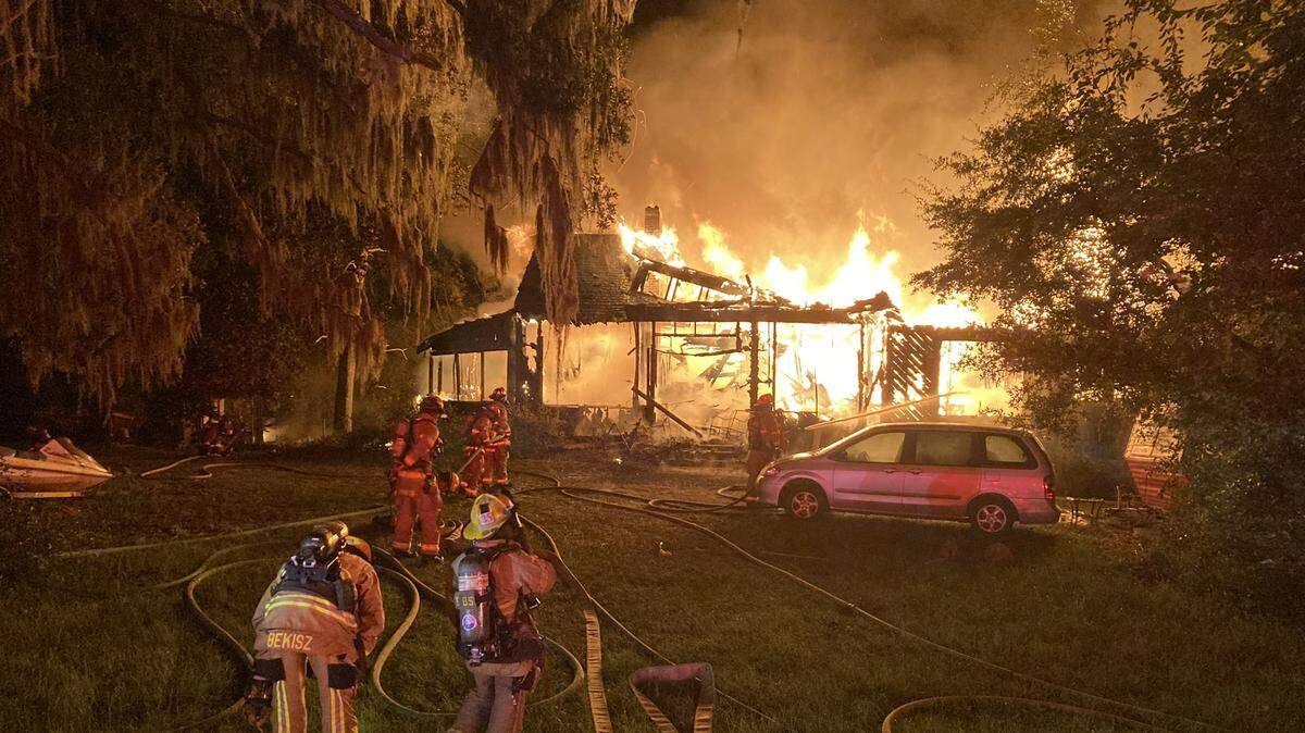 The Burton Fire District, Beaufort/Port Royal Fire Department, Parris Island and MCAS Fire Departments, Beaufort County EMS and Sherriff’s Office responded to a fully engulfed home late last night in which several animals were both rescued and found deceased.