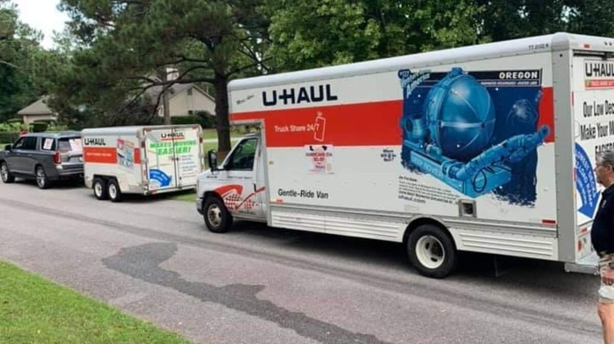An image of U-Haul vehicles in Hilton Head.