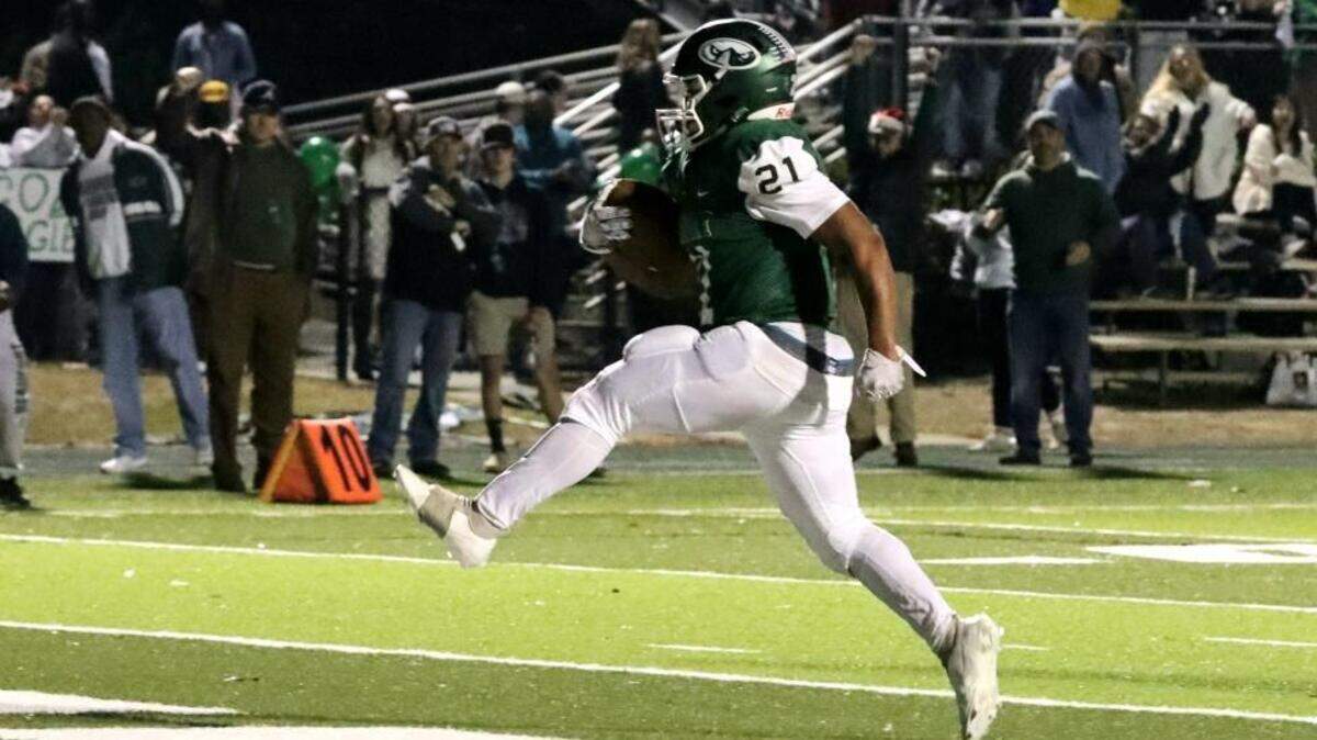 Beaufort’s Amariee Morris runs for a touchdown against West Florence in the Class 4A Lower State championship game on Friday, Nov. 26, 2021.