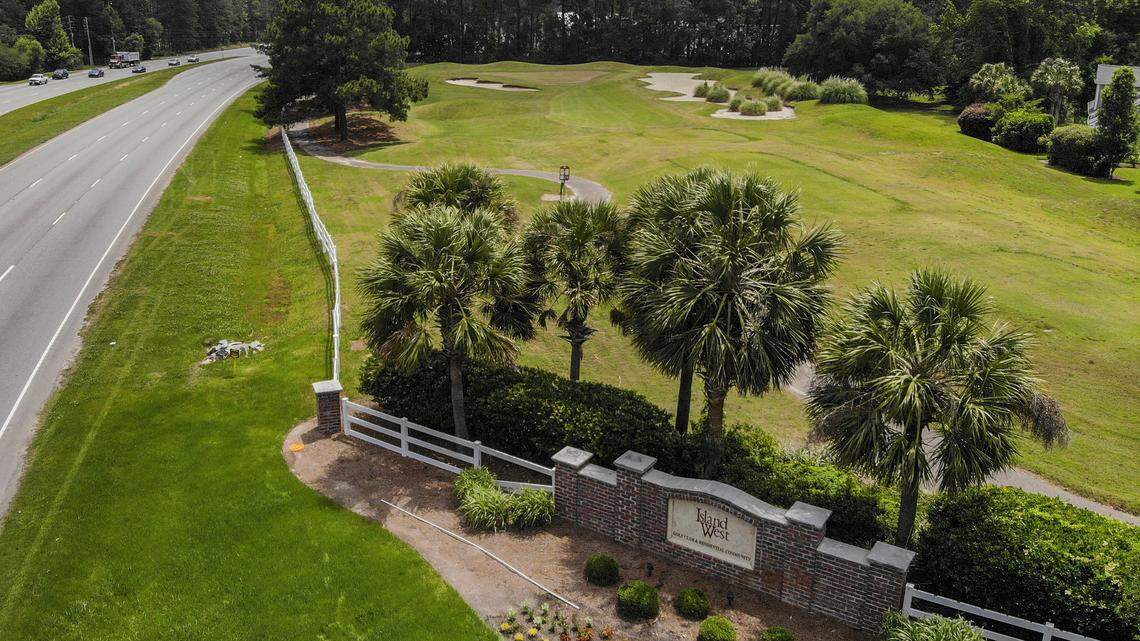 Bluffton neighbors agree to purchase golf course for $1.45 million to stop development