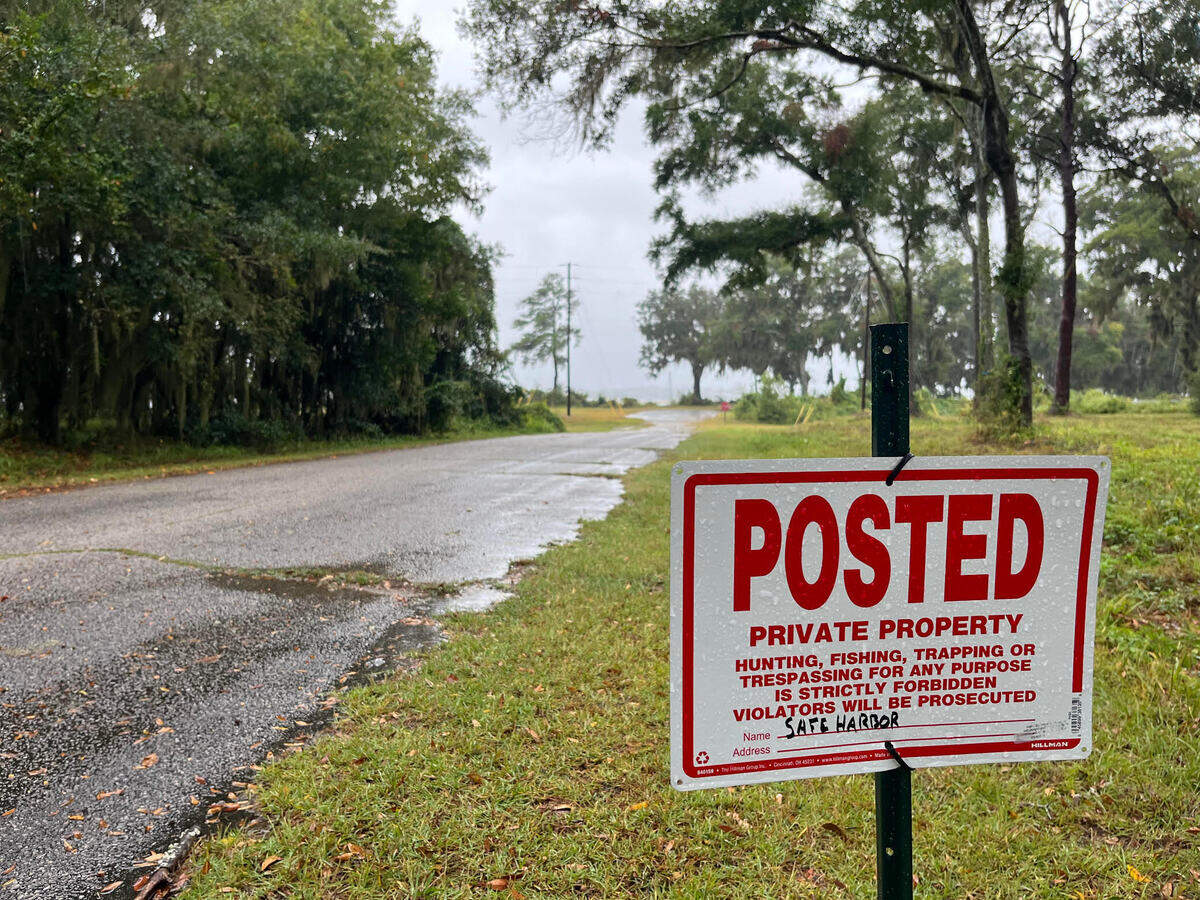 No trespassing have gone up along property Safe Harbor Marinas owns along a public right-of-way extending from 13th Street at Columbia Avenue toward Battery Creek. This road is often used by residents to visit the water’s edge. It’s unclear at this time whether that is now possible. The town said property records show the public right-of-way ends at a former rail line that bisects the property some distance from the water’s edge. The town was still attempting to verify the right-of-way location Thursday morning.