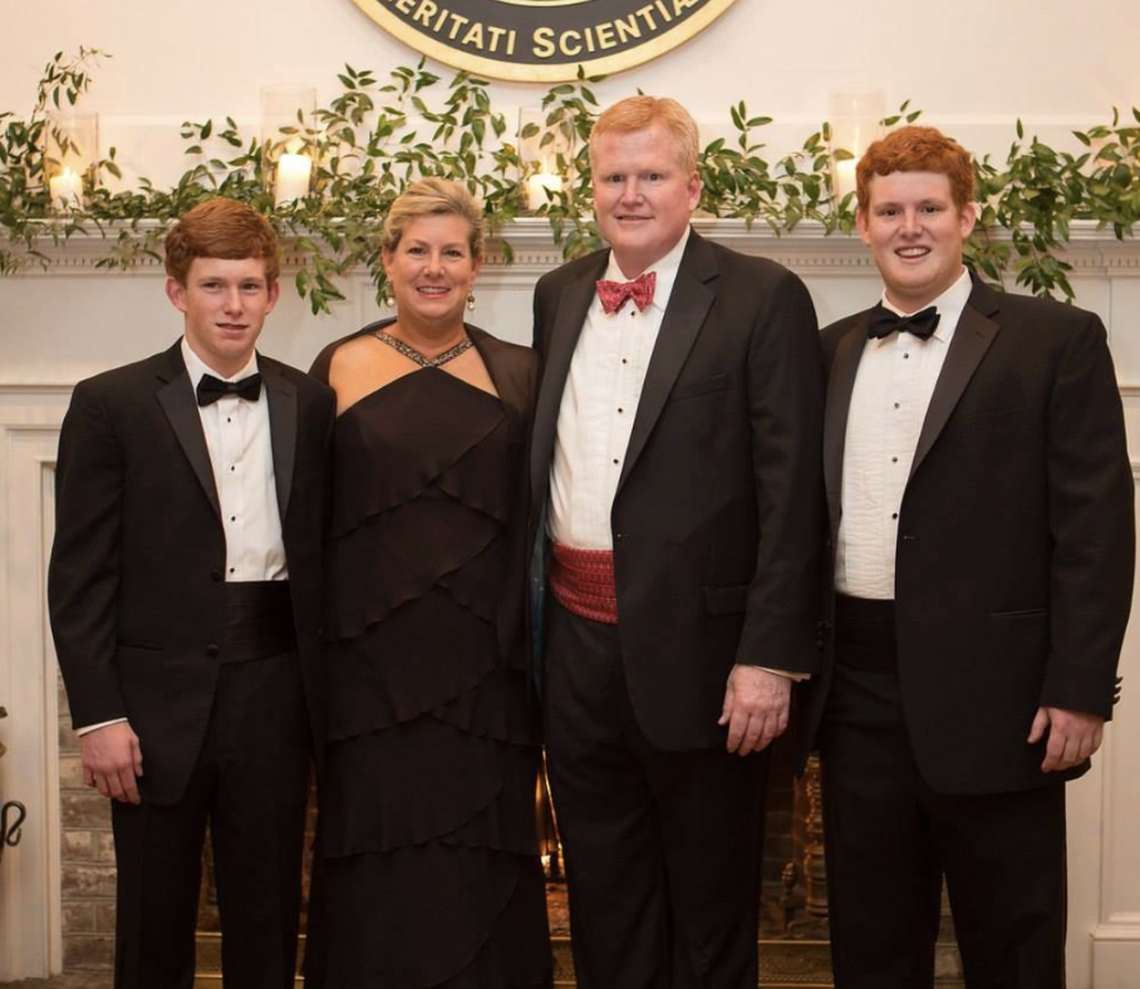 Maggie Murdaugh and her husband Alex Murdaugh (center) with their sons Paul Murdaugh (left) and Alex “Buster” Murdaugh Jr. (right).
