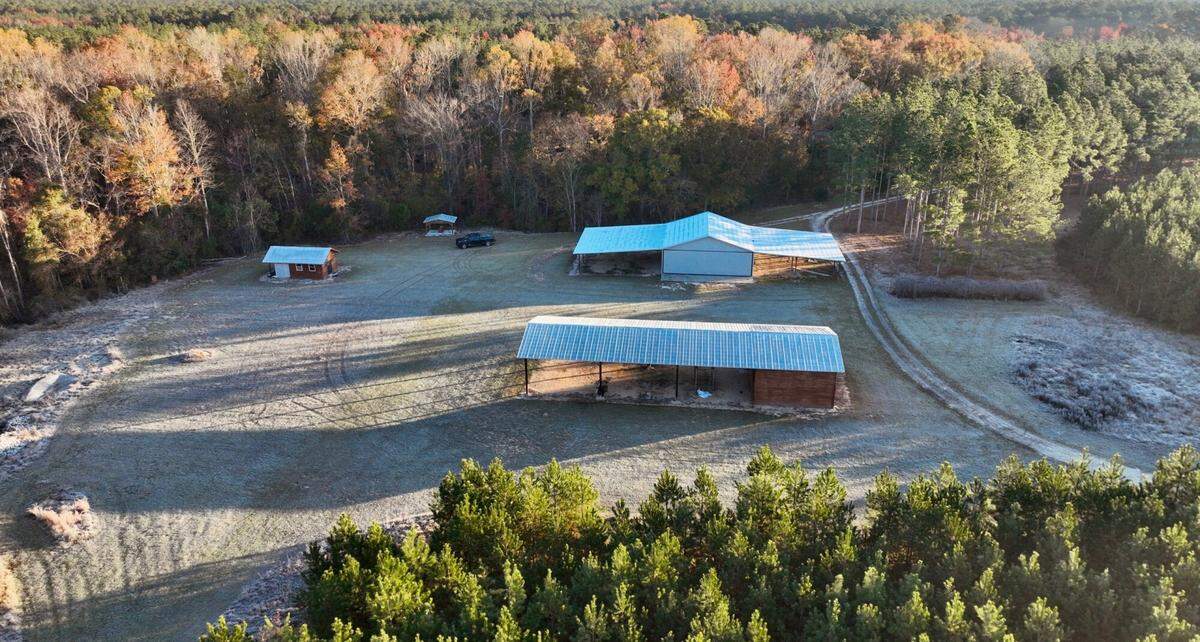 The outside of 4147 Moselle Road.
