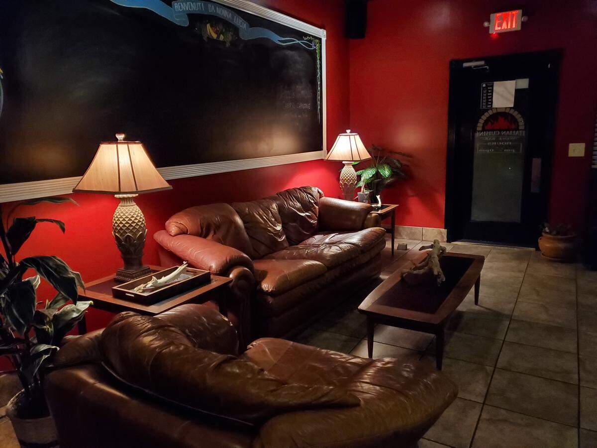 The lobby of Bluffton Italian restaurant Nonna Lucia