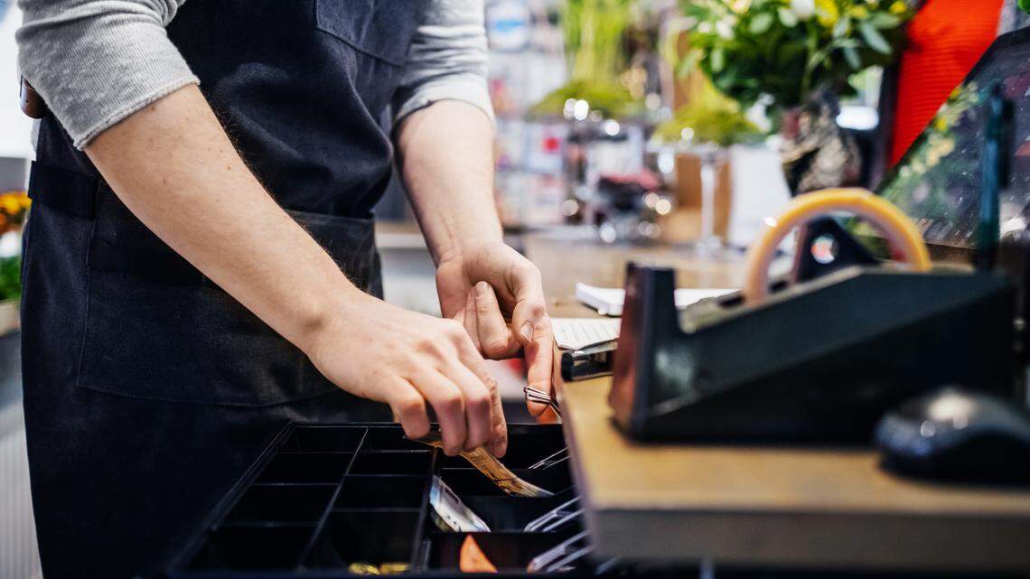 She makes $250/week working, and $700/week on unemployment. What will she do now?