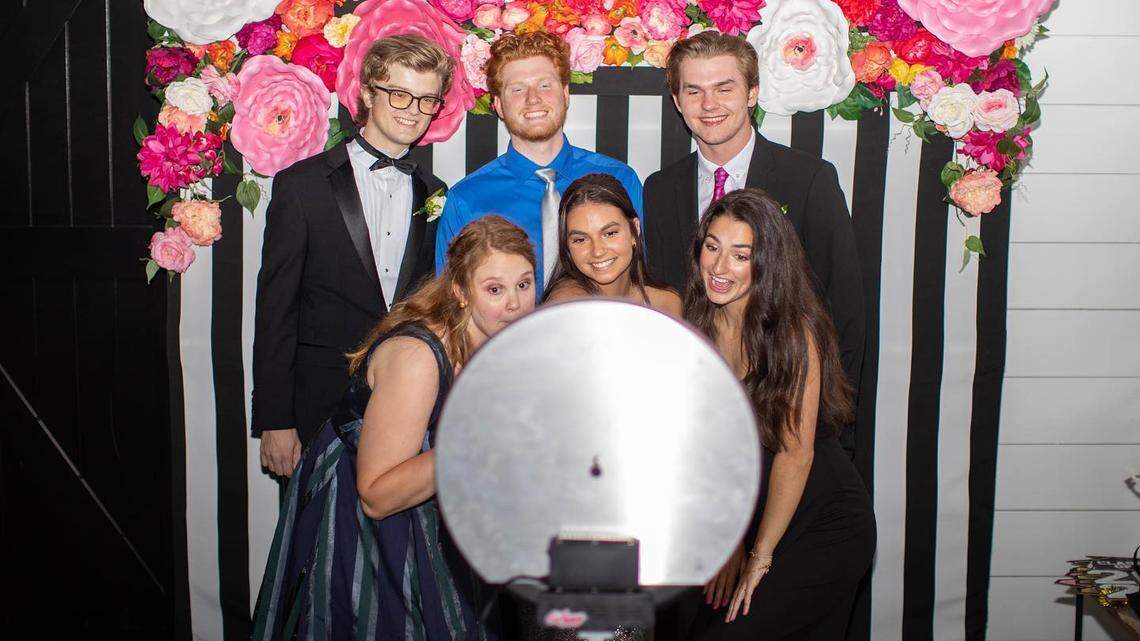 Bluffton caterer holds ‘mini-proms’ for Beaufort County seniors whose dances were canceled