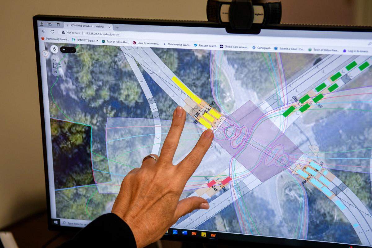 Theresa McVey, a Town of Hilton Head Island transportation department employee, shows how microwave radar sensors shows vehicles cueing up at an intersection on May 20, 2024 with the island’s new adaptive signal system at the Traffic Management Center on the island.