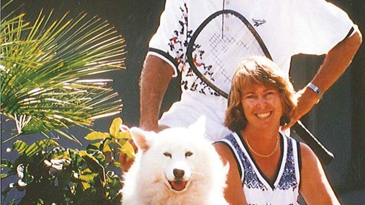 Pat Van Der Meer, wife of tennis Hall of Famer Dennis Van Der Meer, has passed away. 