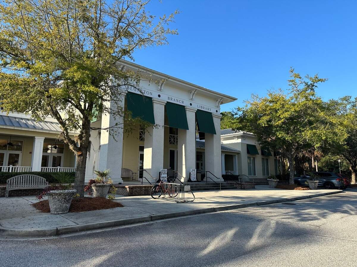Across Beaufort County, voter turnout appeared low on the morning of the statewide November 7 general election. Just after 9 a.m., Bluffton Library, the polling location for the Bluffton 1A precinct seemed to have a trickling turnout. Last year, the same voting destination had lines out the door and an approximately hour or more wait in line for voters to cast their ballots.