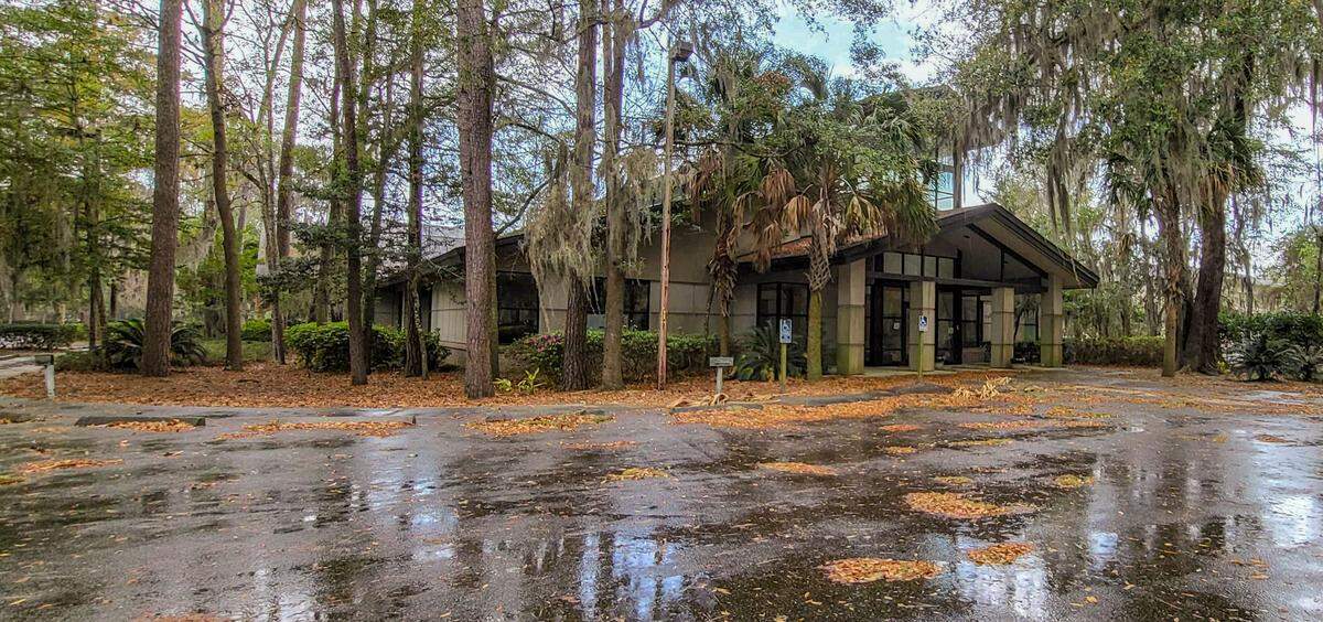 Spanish moss drips from mature live oak trees that surround the former offices of The Island Packet and The Beaufort Gazette as seen on Wednesday, March 16, 2022 in Bluffton.