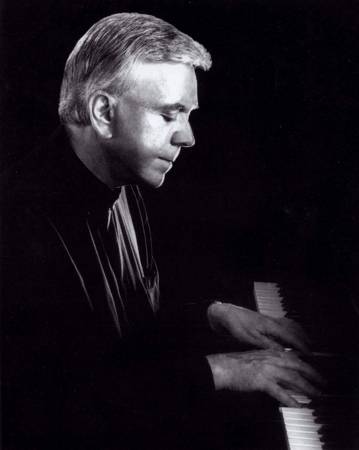 The Bob Alberti Trio will accompany Lynn Roberts at The Jazz Corner Oct. 23 and 24.