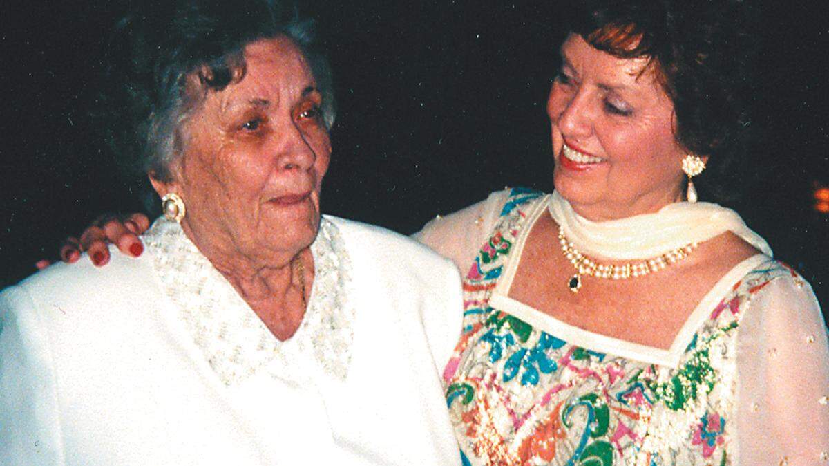 Mother and daughter, Gertrude Gray Harvey Leonard and Gloria Shepard Taggart, at an awards dinner for Hargray employees in December 1999.