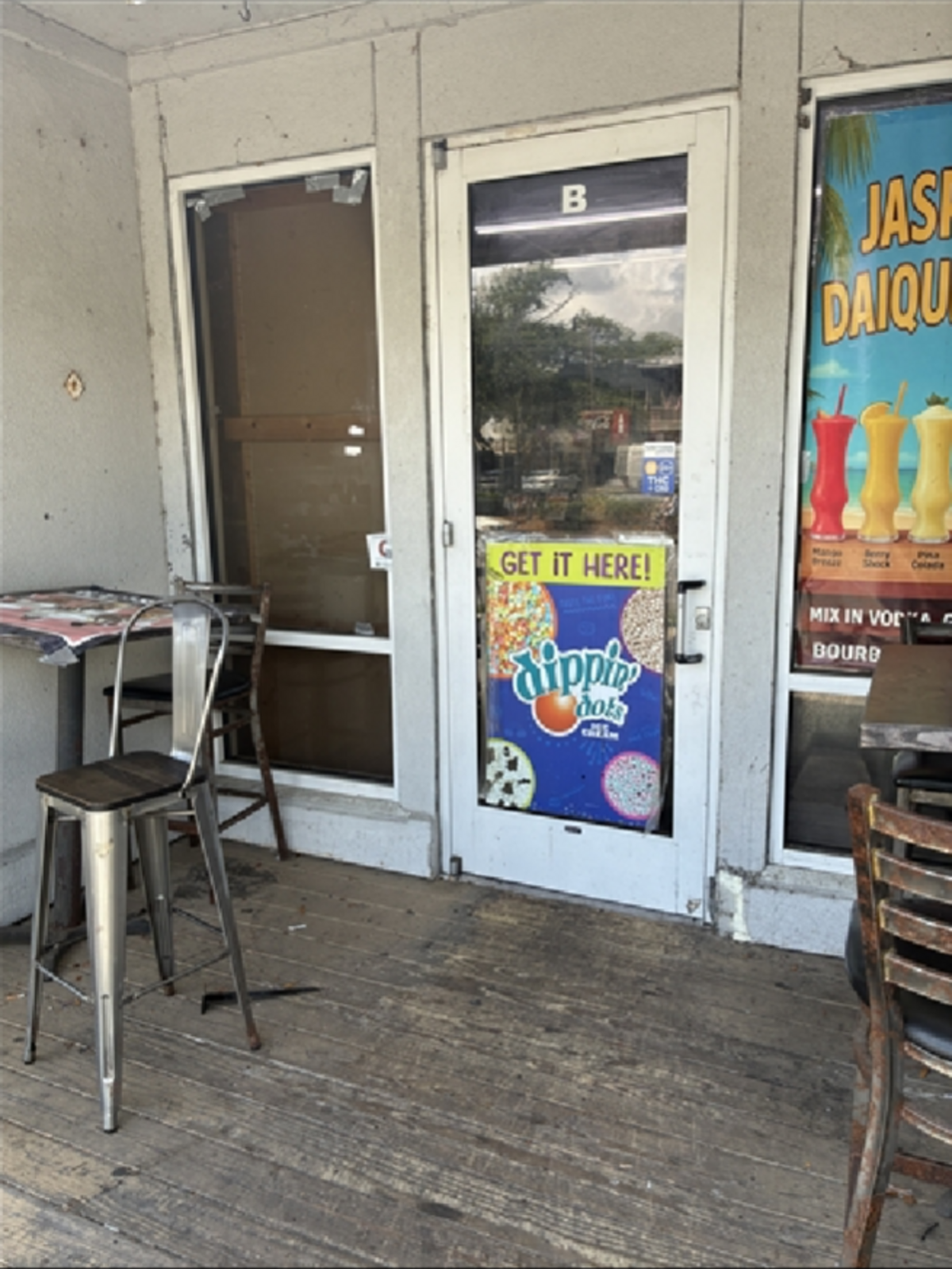 Surf’s Up Frosty Dog’s C grade label moved to the left window. The report claims it was removed from the door and folded.