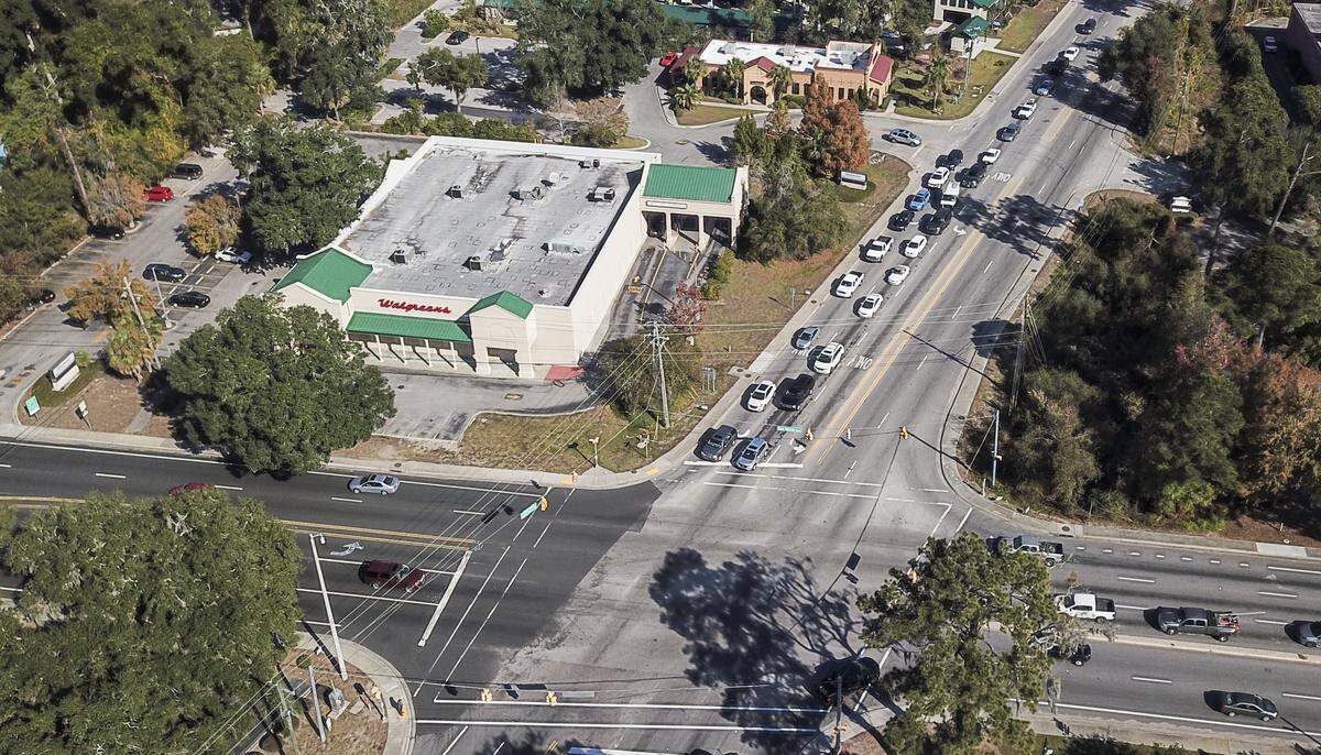 Cars start to back up onto Sams Point Road earlier this year in a single lane as they wait for the light to change on Sea Island Parkway. A new right-turn lane on Sams Point was the first use of the $30 million in road tax money voters approved for Lady’s Island in 2018. Now the county is proposing to widen Sea Island Parkway from Woods Memorial Bridge to the intersection of Sams Point Road/Lady’s Island Drive.