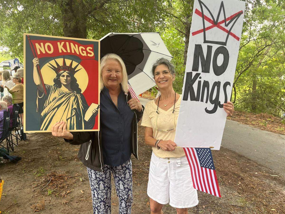 Photographed: Ann Finn (left) & Elise Hill (right) with their signs