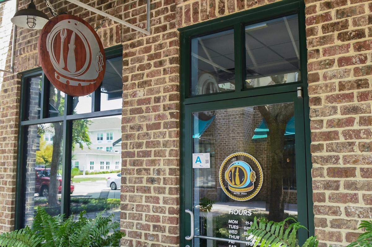 With a diverse menu that goes beyond sushi, Hunter and Jessie Cozart ‘s Locals Raw Bar is located on Lady’s Island at The Shoppes at Hamilton Village.