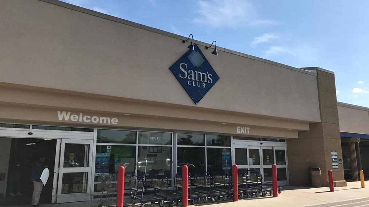 Sam’s Club in the Port Royal Plaza Shopping Center on Hilton Head Island will close permanently Jan. 17, two days before the new Bluffton Sam’s Club grand opening, according to store associates.