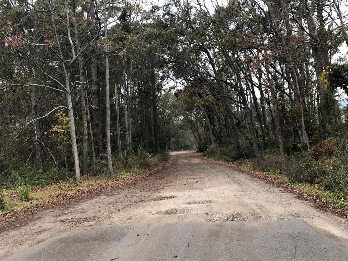 Mitchellville Road is unpaved in this section.