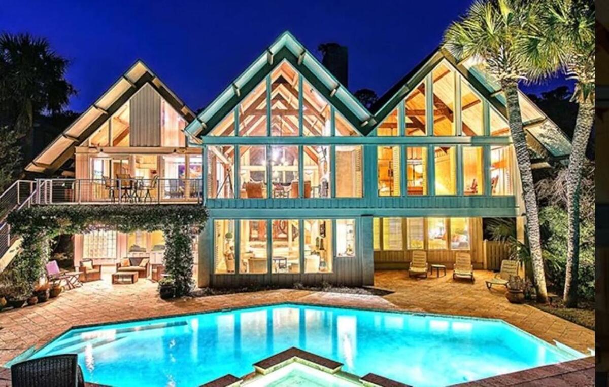 This beautiful vacation home called “Water’s Edge” is one of many luxurious, exclusive rentals in Hilton Head Island you’ll find on Airbnb.