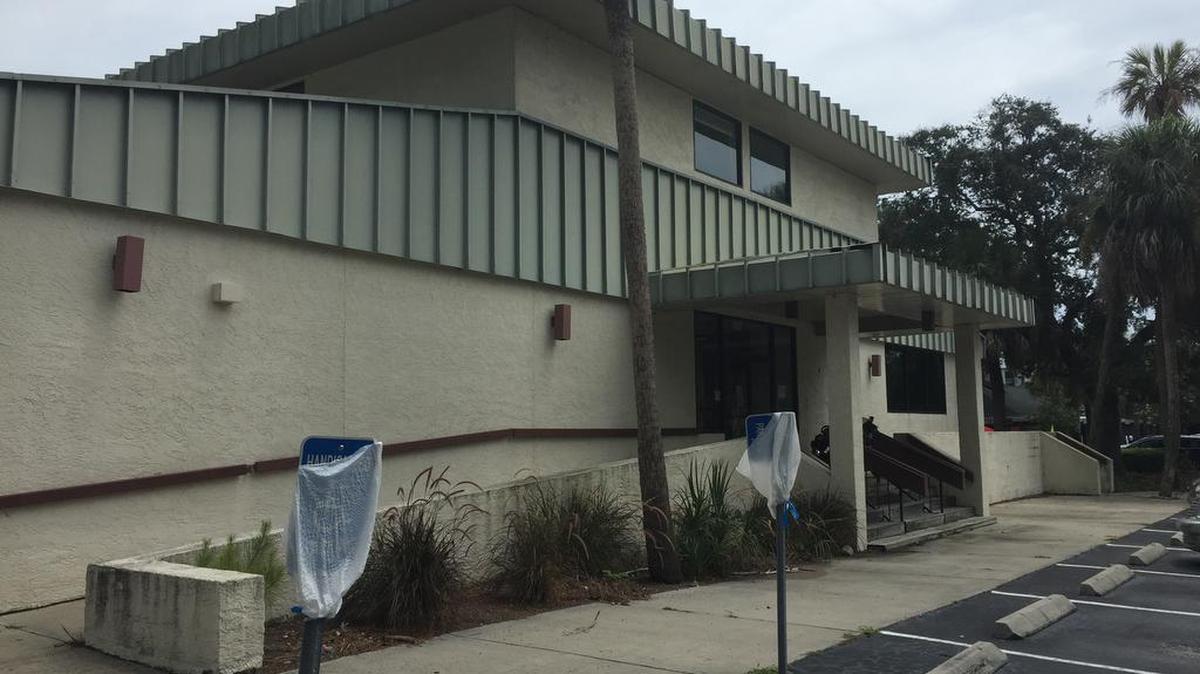 Exterior of 7 Lagoon Road as seen on August 9, 2017.