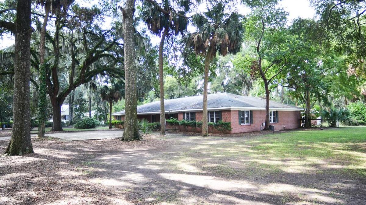 The Bluffton Town Council voted on Sept. 27, 2016, to buy this 1.5-acre property along Boundary Street just south of DuBois Park between Lawrence and Green streets.