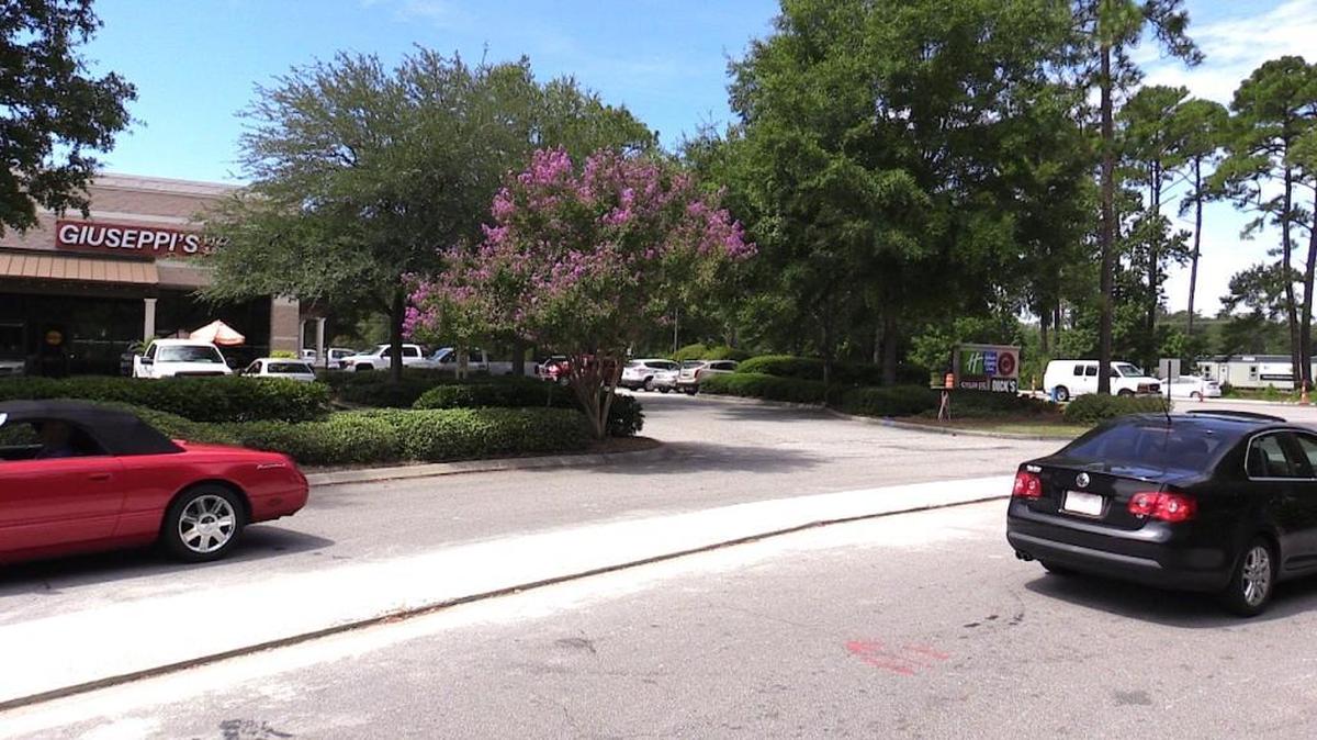 Businesses in the Kittie’s Crossing shopping center in Bluffton, including Giuseppi’s Pizza & Pasta, say that a median recently added to the center’s entry road off SC-46 is causing an inconvenience and danger to customers and employees.