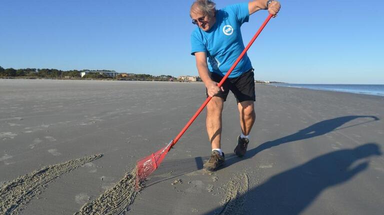 Photos: The making of a beach labyrinth