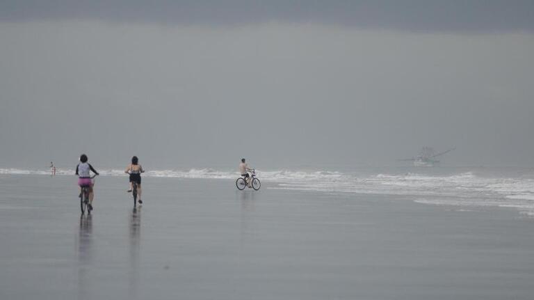 Photos: Rainy days and Tuesdays