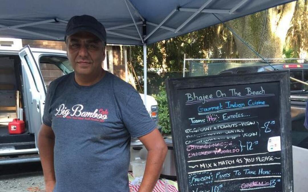 Kishan Shah served hot plate entrees — like chicken vindaloo, and eggplants and peanuts — and frozen pints of his British-Indian cuisine at the Bluffton Farmer’s Market on Thursday. Shah and his wife, Joanne, plan to open a new restaurant, Vindaloo Junction, in Beaufort by the end of July.