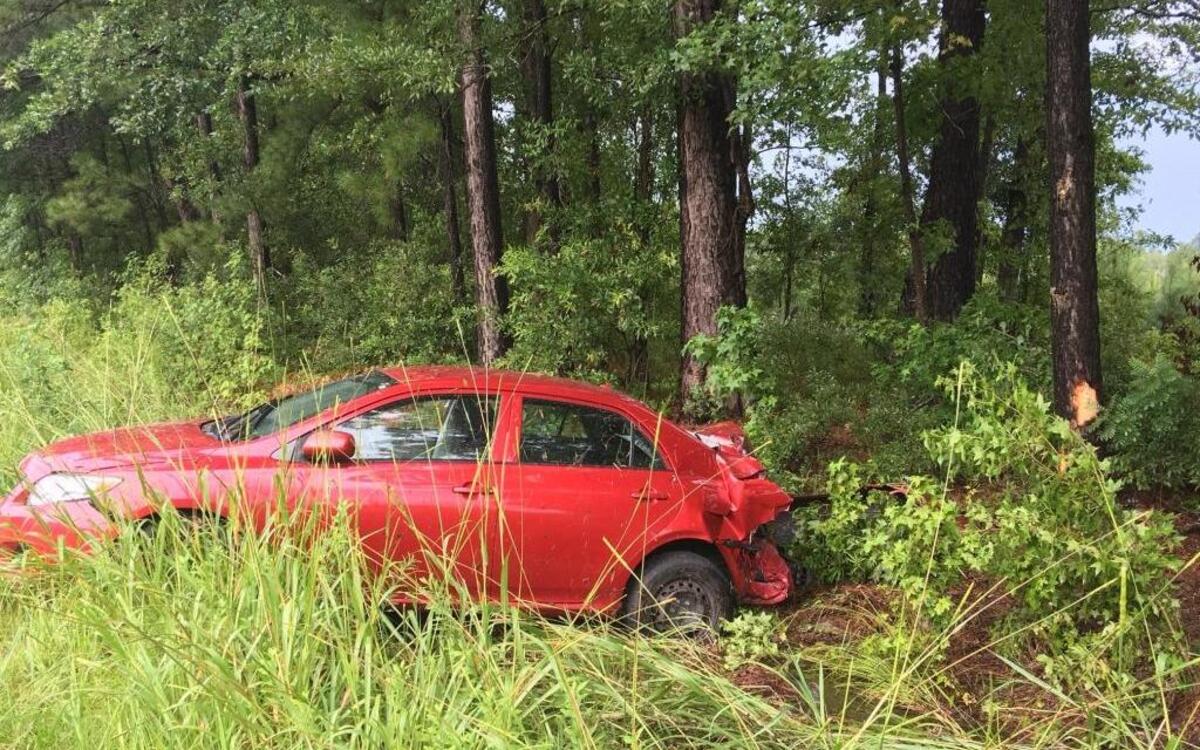 A single-vehicle accident on I-95 at the 37 northbound mile marker snarled traffic and ended in no injuries shortly after 5 p.m. on Saturday.