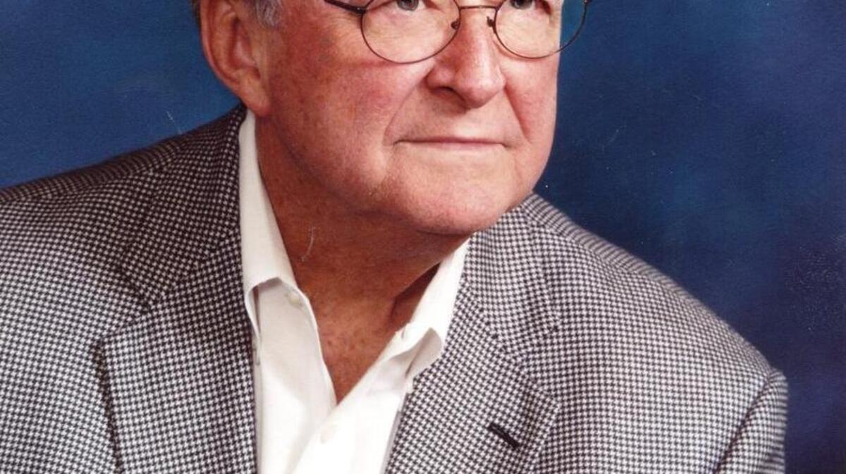 Beaufort resident Thomas R. Garrett died Friday, September 9, 2016 at the Medical University of South Carolina. He is the husband of Marguerite Garrett.