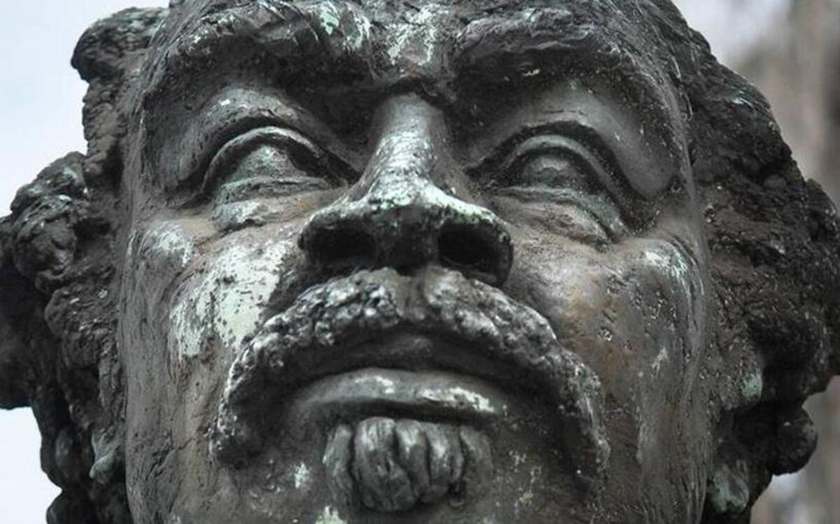 The bust of Robert Smalls at Tabernacle Baptist Church.