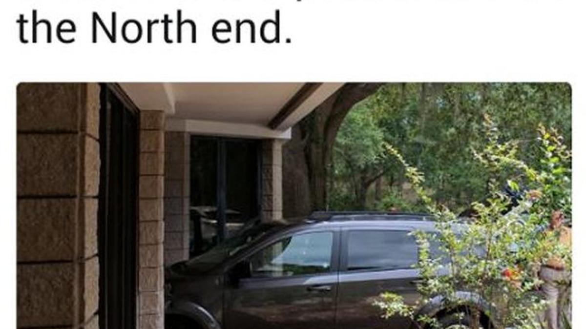 Hilton Head’s Simon Ashton (@simonashton) tweeted a photo to The Island Packet Friday showing a SUV that crashed into the post office on the island’s north end.