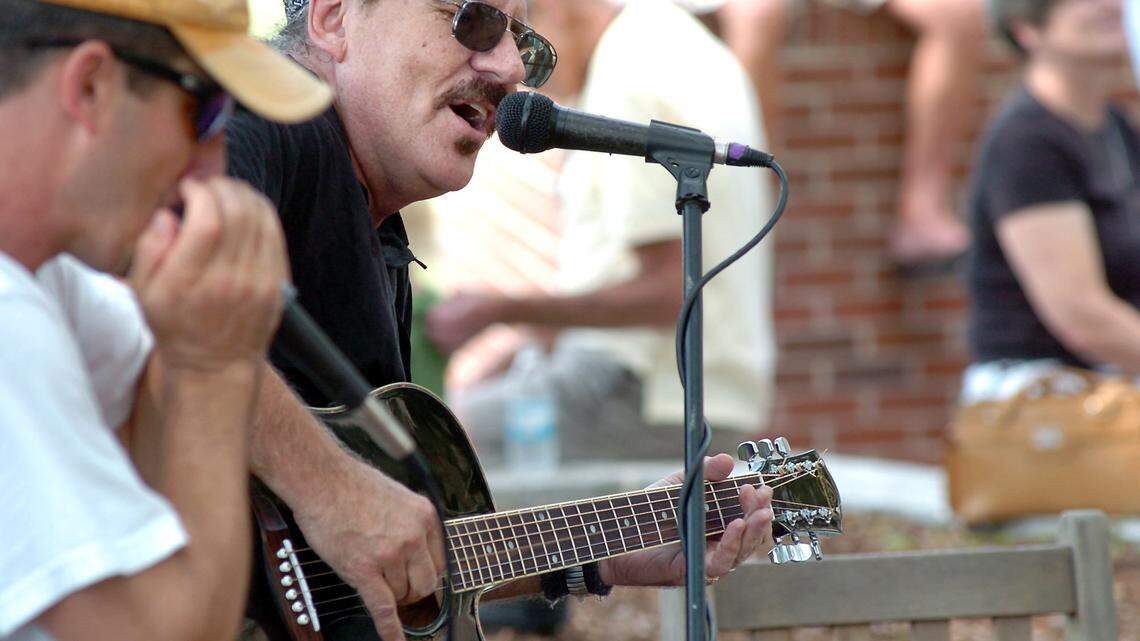 Old Town concert to lend musician Howard Duff a hand