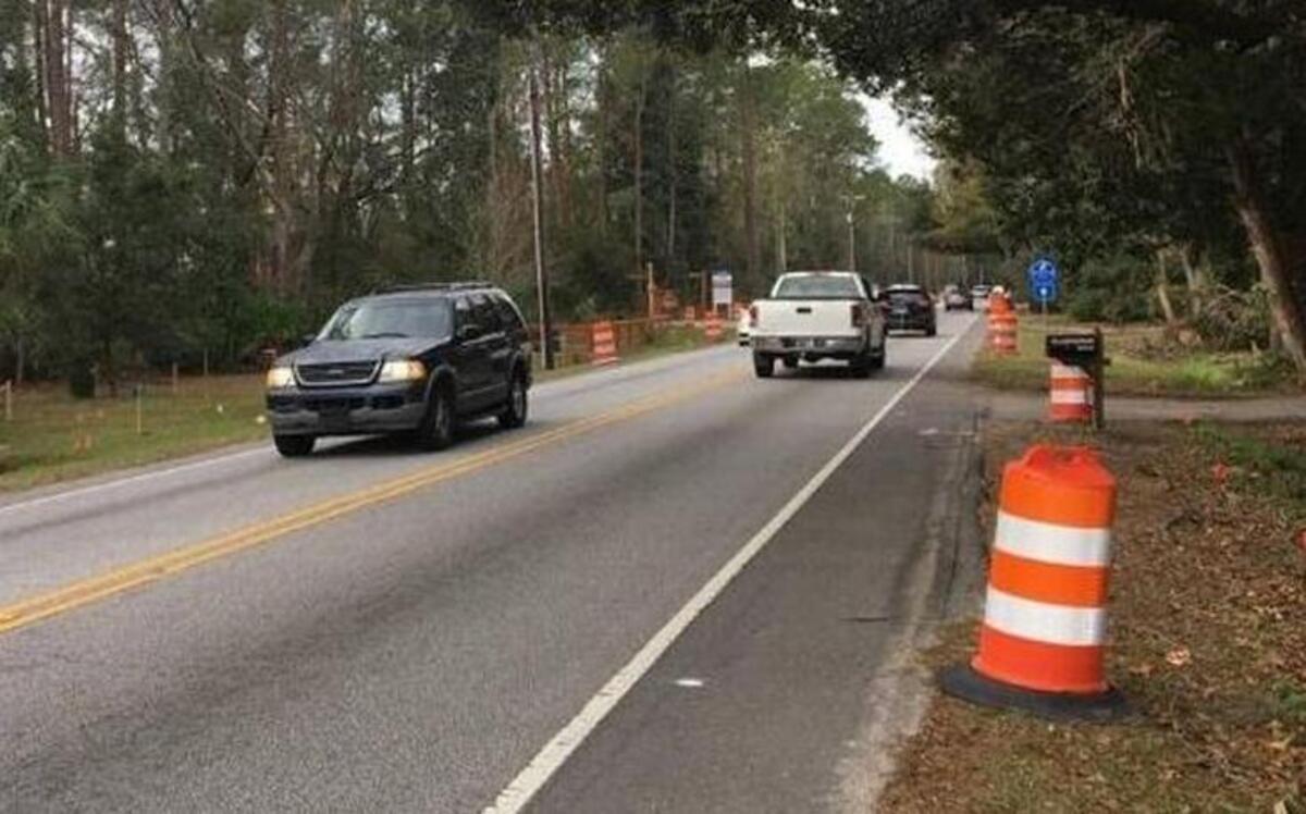 Construction projects will result in temporary road closures over the next several weeks along portions of Bluffton’s May River Road and Pin Oak Street.