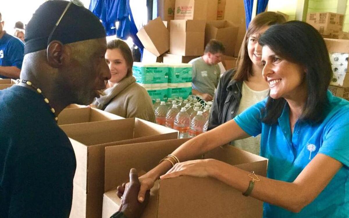 Steven Hamlett, of Ridgeland, chats with Gov. Nikki Haley at a Hurricane Matthew relief event Wednesday, Nov. 2, 2016 at the Jasper County Farmer's Market.