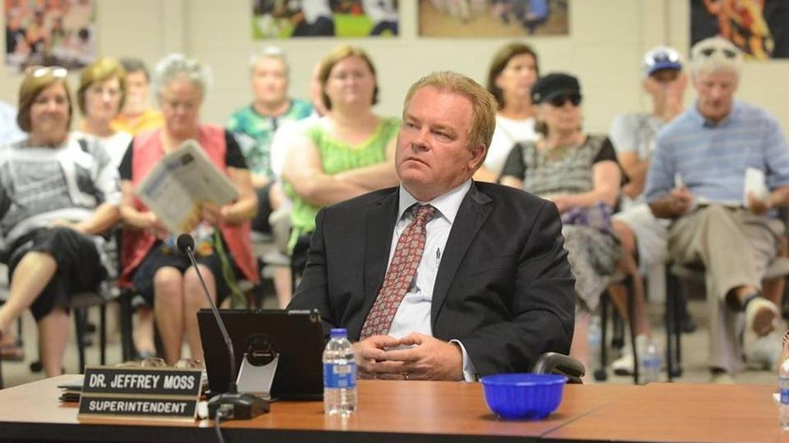 School board desperately needs new blood