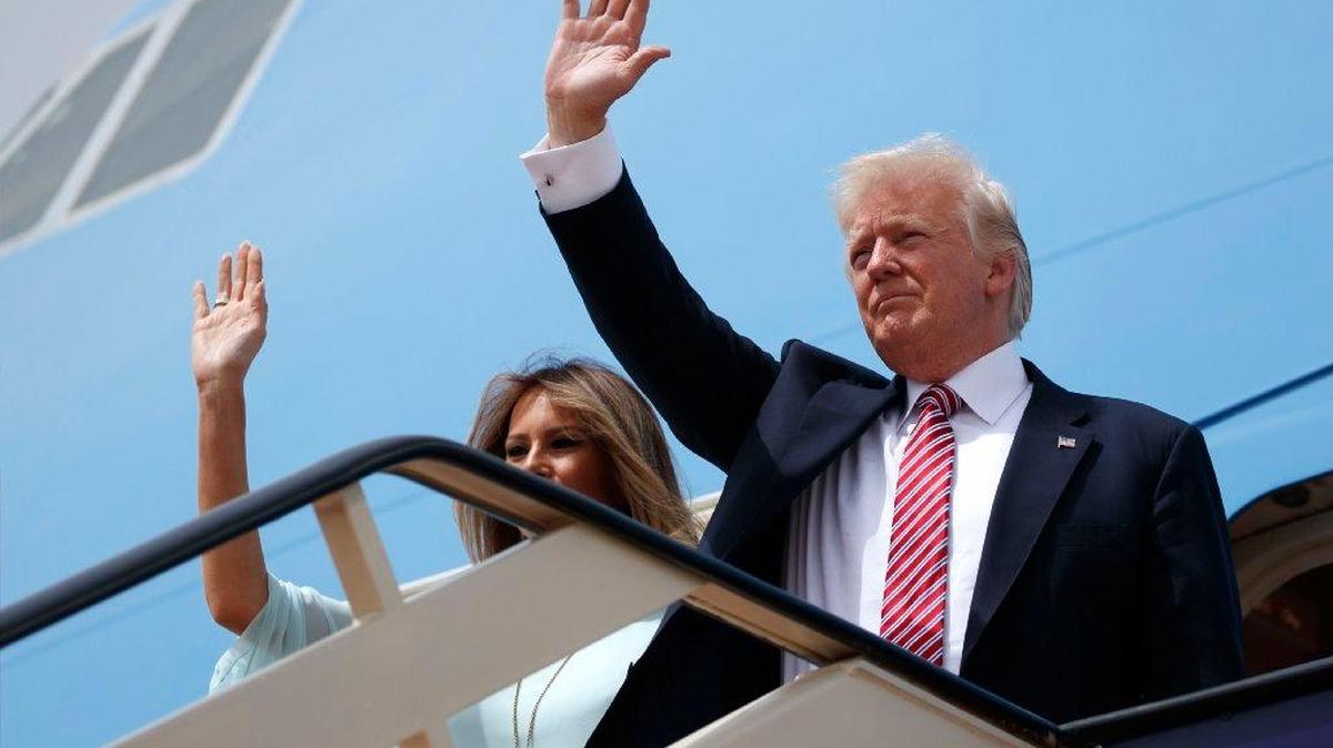 U.S. President Donald Trump, right, and first lady Melania Trump wave as they board Air Force One for Israel at King Khalid International Airport, Monday, May 22, 2017, in Riyadh.