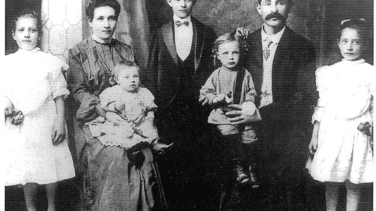 Harry Druckerman, middle, is pictured in this circa 1905 family photograph, wearing a tuxedo with his siblings and his mother, Rose and father, Morris.