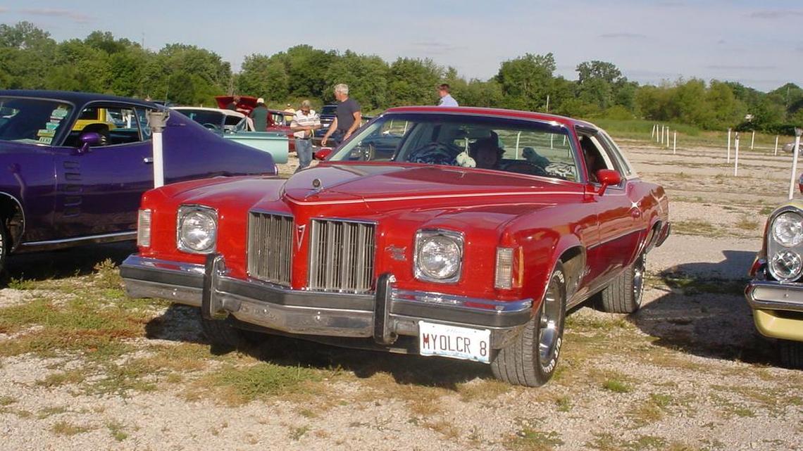 Calling all ... cars? ... with star potential. TV pilot filming in Savannah seeks vintage extras